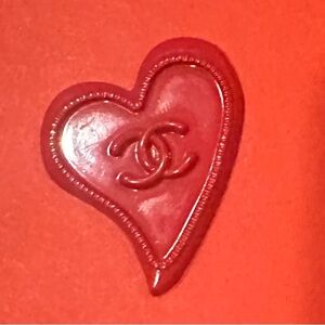 💋 Accessory Chanel Style - add to any bag or cloths.